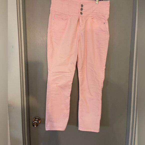 No Boundaries. Like new!! pink high waisted cropped jeans, size juniors,  9 - Picture 2 of 13